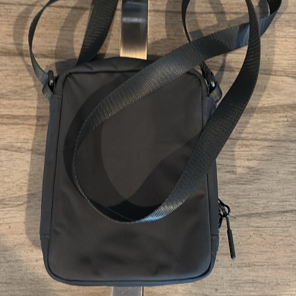 Lululemon Easy Access Crossbody Bag 1.5L - Picture 3 of 3